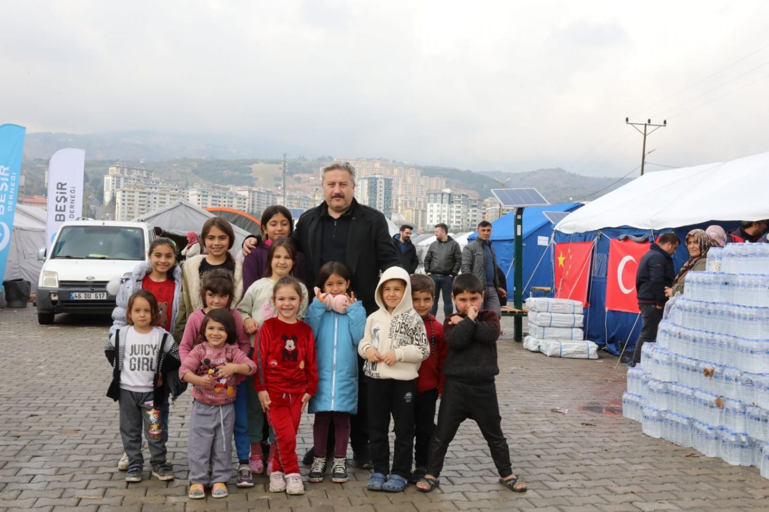 BAŞKAN PALANCIOĞLU KAHRAMANMARAŞ ÇADIRKENT'TE DEPREMZEDELERİ ZİYARET ETTİ
