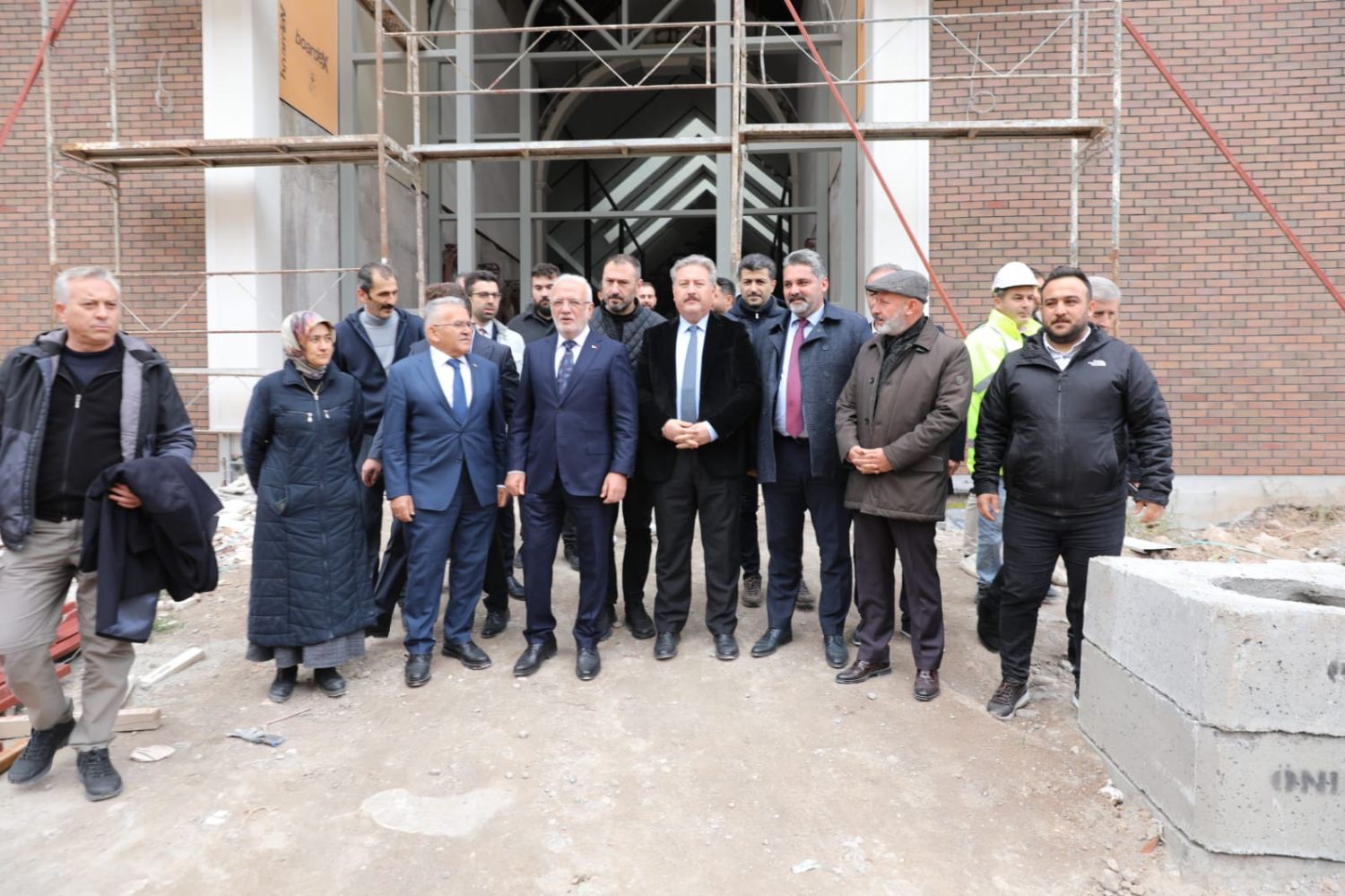 MUSTAFA ELİTAŞ MELİKGAZİ’NİN ÖRNEK PROJELERİNİ İNCELEDİ