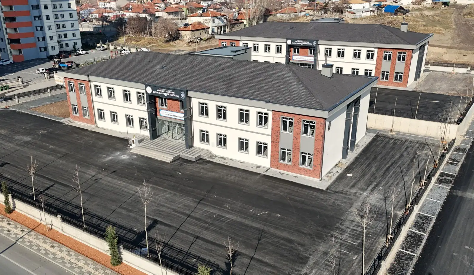 MELİKGAZİ BELEDİYESİ, 3 MAHALLEYE BİRDEN HİZMET EDECEK OLAN OKULLARDA SONA GELDİ