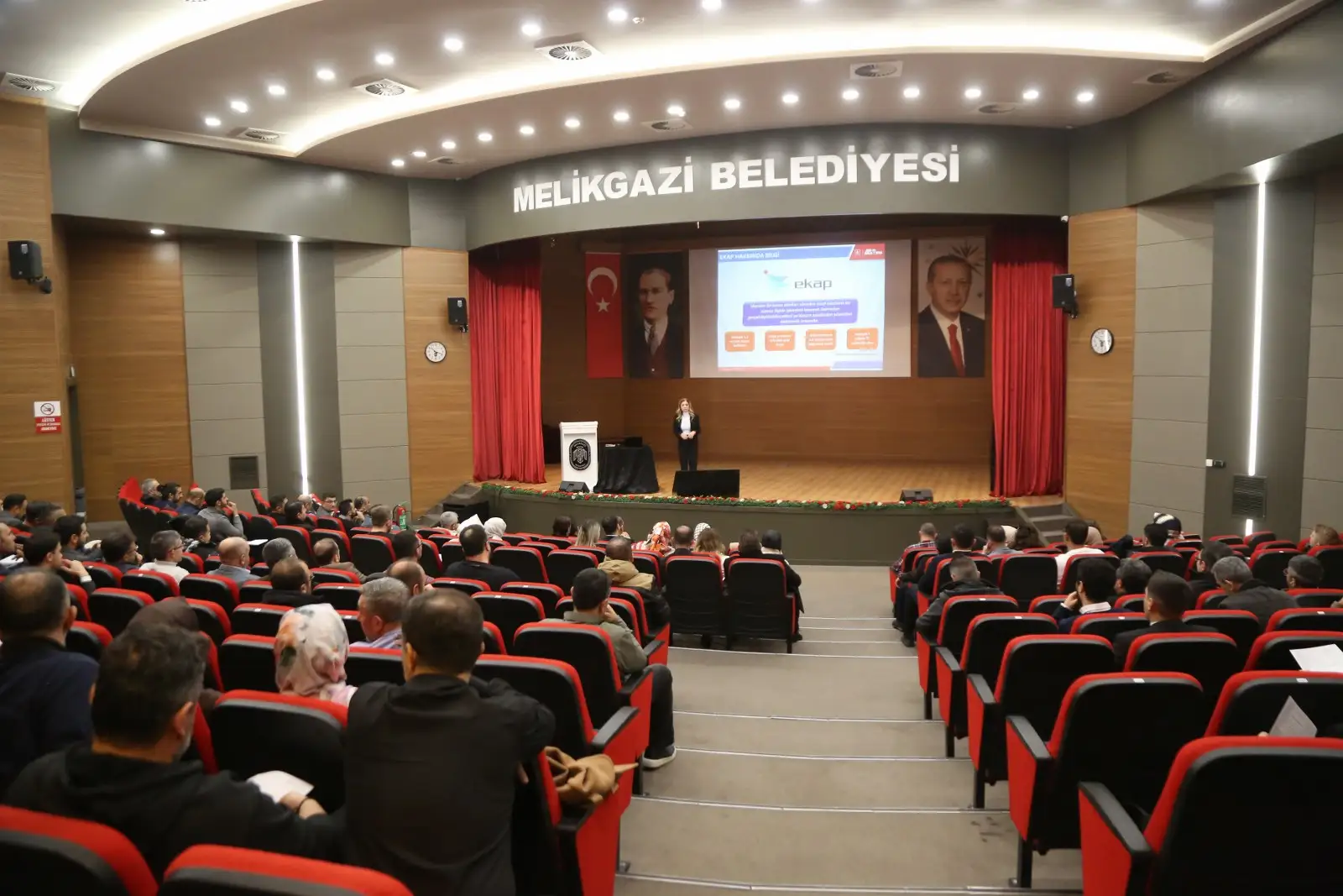 MELİKGAZİ BELEDİYESİ'NDE KAMU İHALE MEVZUATI EĞİTİMİ VERİLDİ